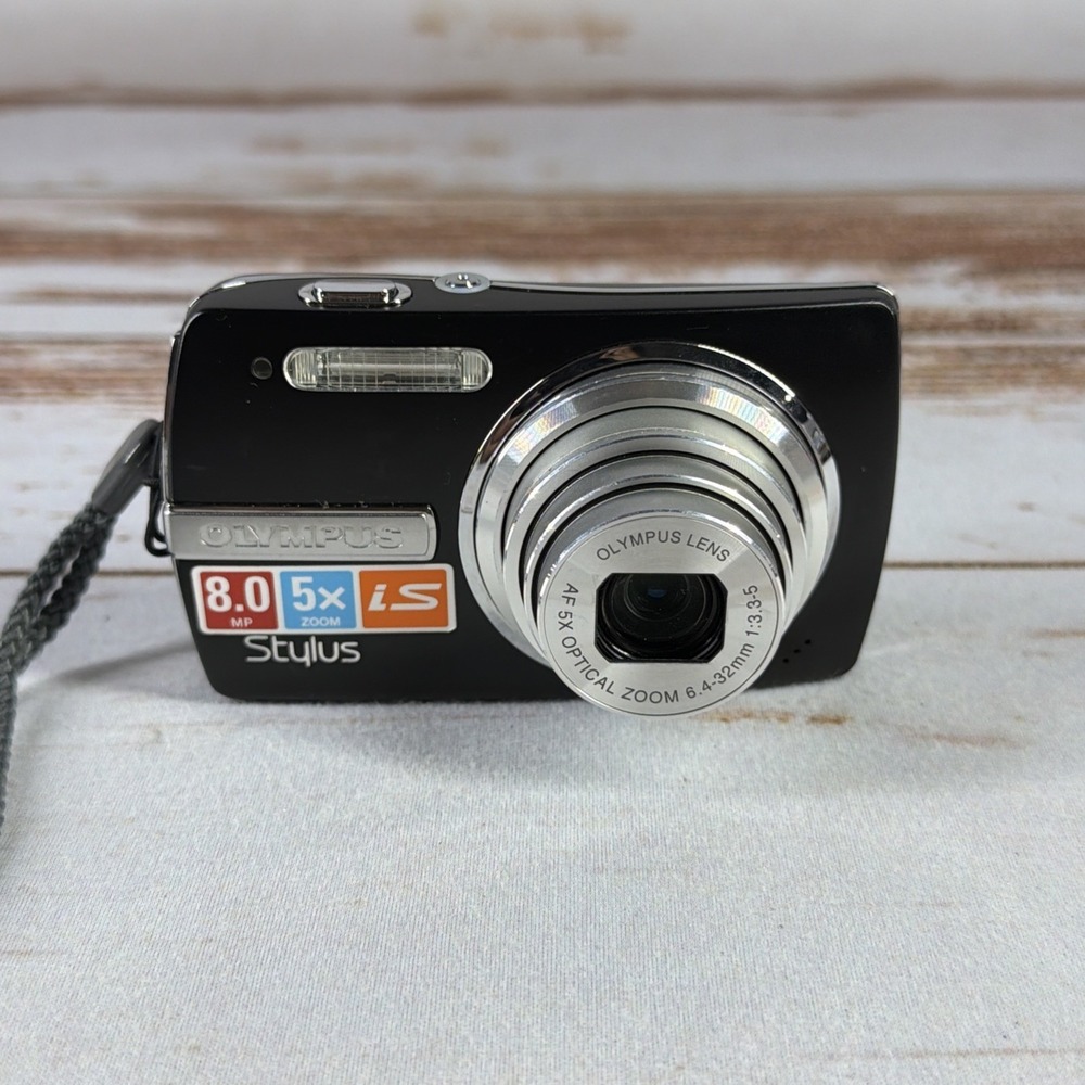 Olympus Stylus 840 8.0MP Digital Camera 5x Zoom Black All-Weather Battery